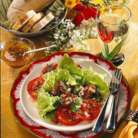 Salat mit Geflügelleber und lauwarmer Vinaigrette Rezept Salat mit Geflügelleber und lauwarmer Vinaigrette Rezept