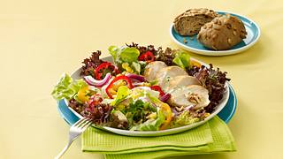 Salat mit Hähnchenstreifen Rezept - Foto: Först, Thomas