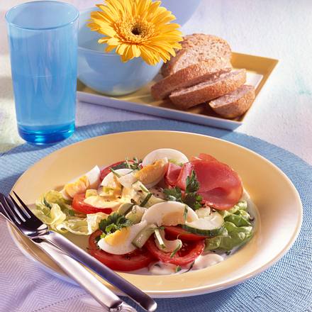 Salat mit Lachsschinken und Ei Rezept Salat mit Lachsschinken und Ei Rezept