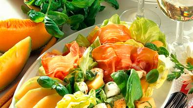 Salat mit Melone und Parmaschinken Rezept - Foto: LECKER @ Bauer Media Group