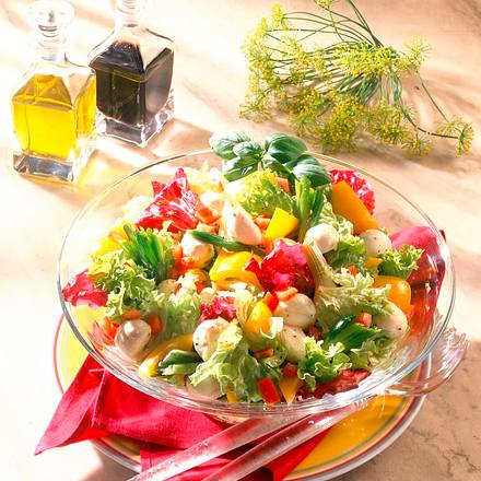 Salat mit Mozzarella Rezept Salat mit Mozzarella Rezept