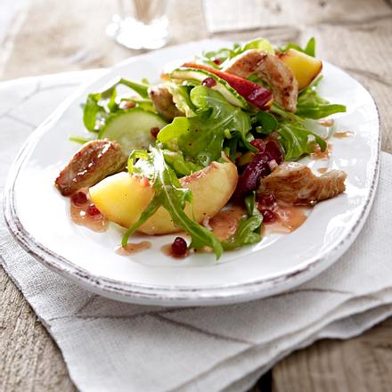 Salat mit Nektarinen, Rauke und Putenfleisch Rezept