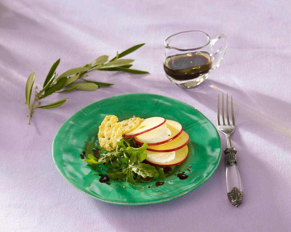 Salat mit Parmesan-Cracker (Vorspeise Donna Hay) Rezept Salat mit Parmesan-Cracker (Vorspeise Donna Hay) Rezept