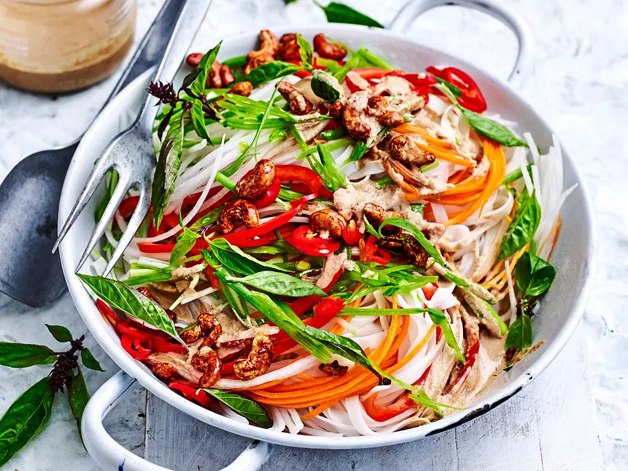 Salat nach Pad-Thai-Art Rezept Salat nach Pad-Thai-Art Rezept