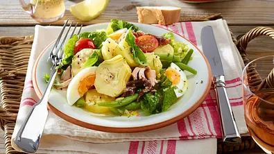 Salat Nicoise Rezept - Foto: LECKER @ Bauer Media Group