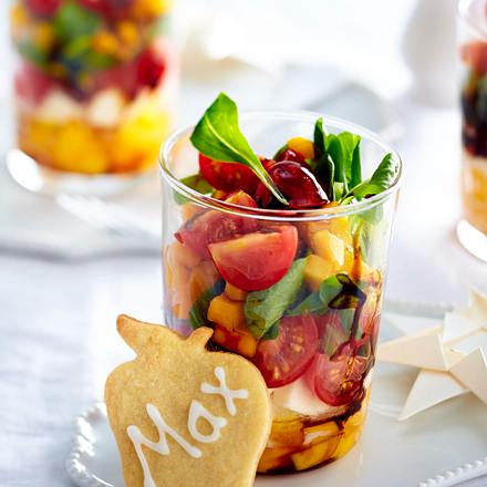 Salat-Trifle mit Mango und Mozzarella Rezept Salat-Trifle mit Mango und Mozzarella Rezept