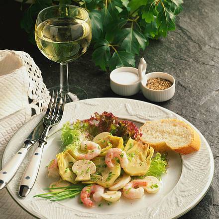 Salat von Artischockenherzen mit Champignons und Krabben Rezept Salat von Artischockenherzen mit Champignons und Krabben Rezept