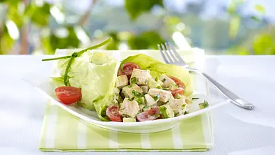 Salat-Wraps mit Hühnchen Rezept - Foto: LECKER @ Bauer Media Group