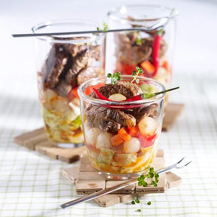 Salatcocktail mit Steakstreifen Rezept Salatcocktail mit Steakstreifen Rezept