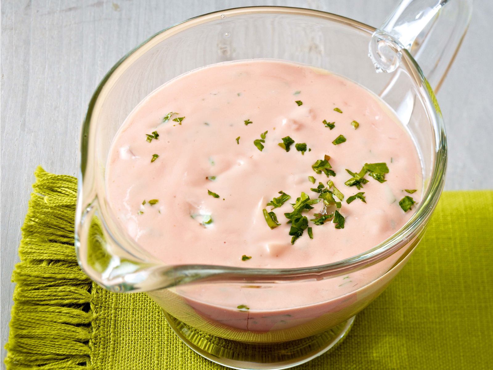 Das berühmte Hausdressing aus Nelson Müllers Restaurant | LECKER Das berühmte Hausdressing aus Nelson Müllers Restaurant | LECKER