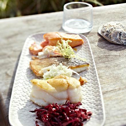 Salatkomposition mit dreierlei Fisch und Aioli Rezept