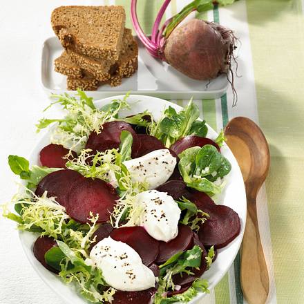 Salatplatte mit Meerrettich-Nocken Rezept Salatplatte mit Meerrettich-Nocken Rezept
