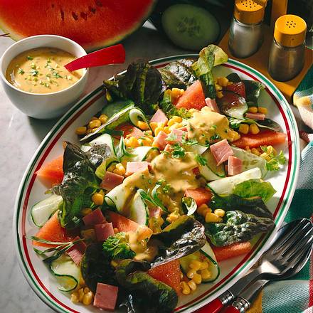 Salatplatte mit Melone und Senf-Dressing Rezept Salatplatte mit Melone und Senf-Dressing Rezept