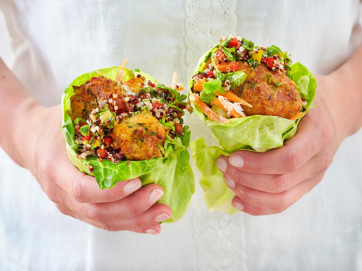 Salat-Wrap mit Halloumi und Quinoa
