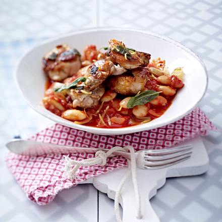 Salbei-Hähnchenstreifen mit Tomaten-Bohnengemüse Rezept Salbei-Hähnchenstreifen mit Tomaten-Bohnengemüse Rezept