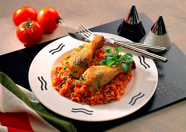 Salbei-Hähnchenunterkeulen auf Tomatenrisotto Rezept Salbei-Hähnchenunterkeulen auf Tomatenrisotto Rezept