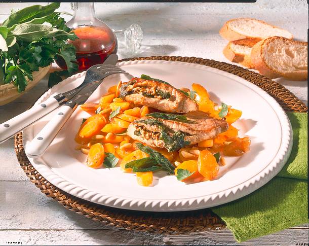 Salbei-Schnitzel mit glasierten Möhren Rezept Salbei-Schnitzel mit glasierten Möhren Rezept