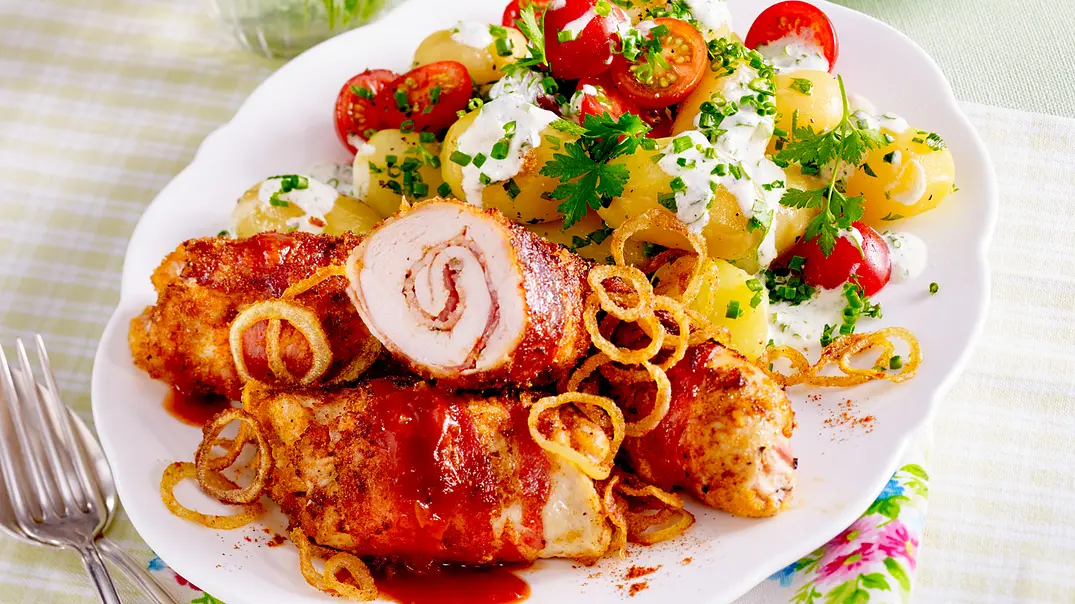 Salsa-Röllchen mit Sommer-Kartoffelsalat Rezept - Foto: LECKER @ Bauer Media Group Salsa-Röllchen mit Sommer-Kartoffelsalat Rezept - Foto: LECKER @ Bauer Media Group