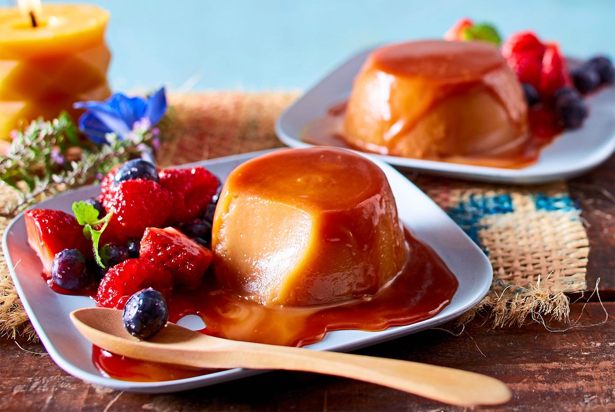 Salted-Caramel-Pudding an „Local Berry“-Mix Rezept