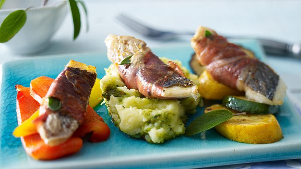 Saltimbocca von der Dorade mit Pesto-Kartoffelpüree Rezept - Foto: House of Food / Bauer Food Experts KG