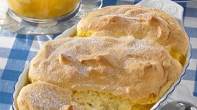 Salzburger Nockerln mit Apfelkompott Rezept - Foto: LECKER @ Bauer Media Group