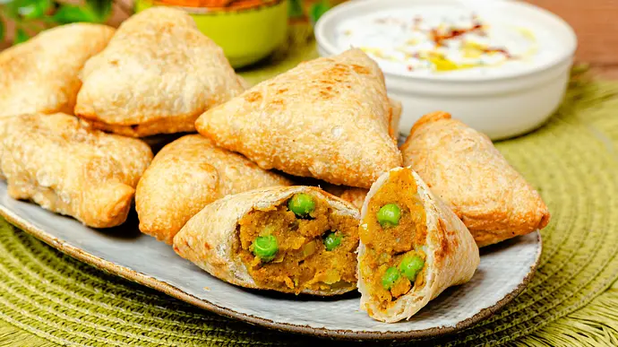 Samosas (Indische Teigtaschen) - Foto: ShowHeroes für LECKER @ Bauer Media Group Samosas (Indische Teigtaschen) - Foto: ShowHeroes für LECKER @ Bauer Media Group