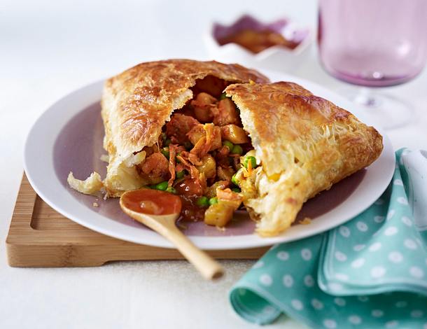 Samosas mit Kartoffeln, Möhren und Erbsen Rezept Samosas mit Kartoffeln, Möhren und Erbsen Rezept