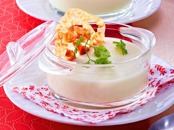 Samtige Selleriesuppe mit Pancettachips Rezept Samtige Selleriesuppe mit Pancettachips Rezept