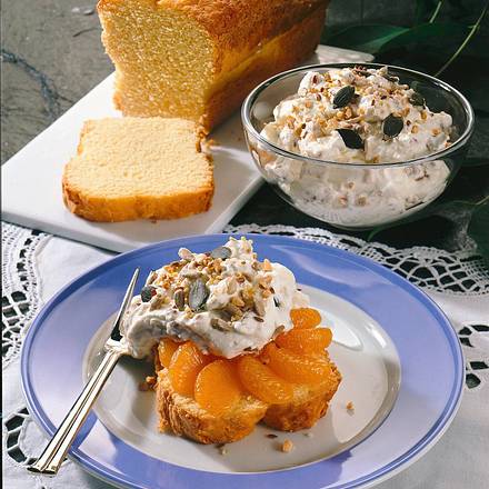 Sandkuchen mit kerniger Sahne Rezept Sandkuchen mit kerniger Sahne Rezept