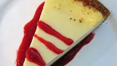 Sandras New York Cheese Cake mit Himbeer Soße Rezept - Foto: LECKER @ Bauer Media Group