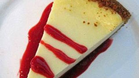 Sandras New York Cheese Cake mit Himbeer Soße Rezept - Foto: House of Food / Bauer Food Experts KG