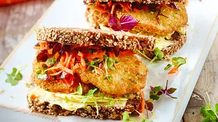 Sandwich mit Gemüse-Bratling - Foto: LECKER @ Bauer Media Group