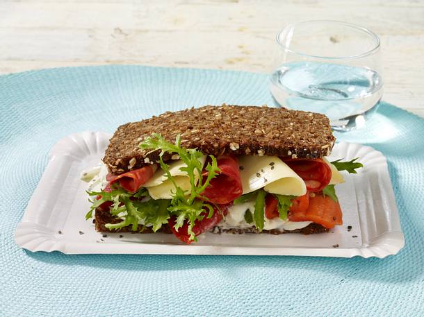 Sandwich mit Käse, Chorico-Wurst und gerösteter Paprika Rezept
