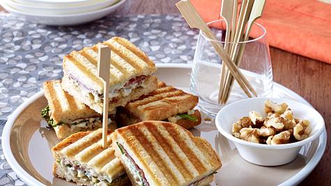 Sandwich mit Roquefort und Walnüssen Rezept - Foto: House of Food / Bauer Food Experts KG