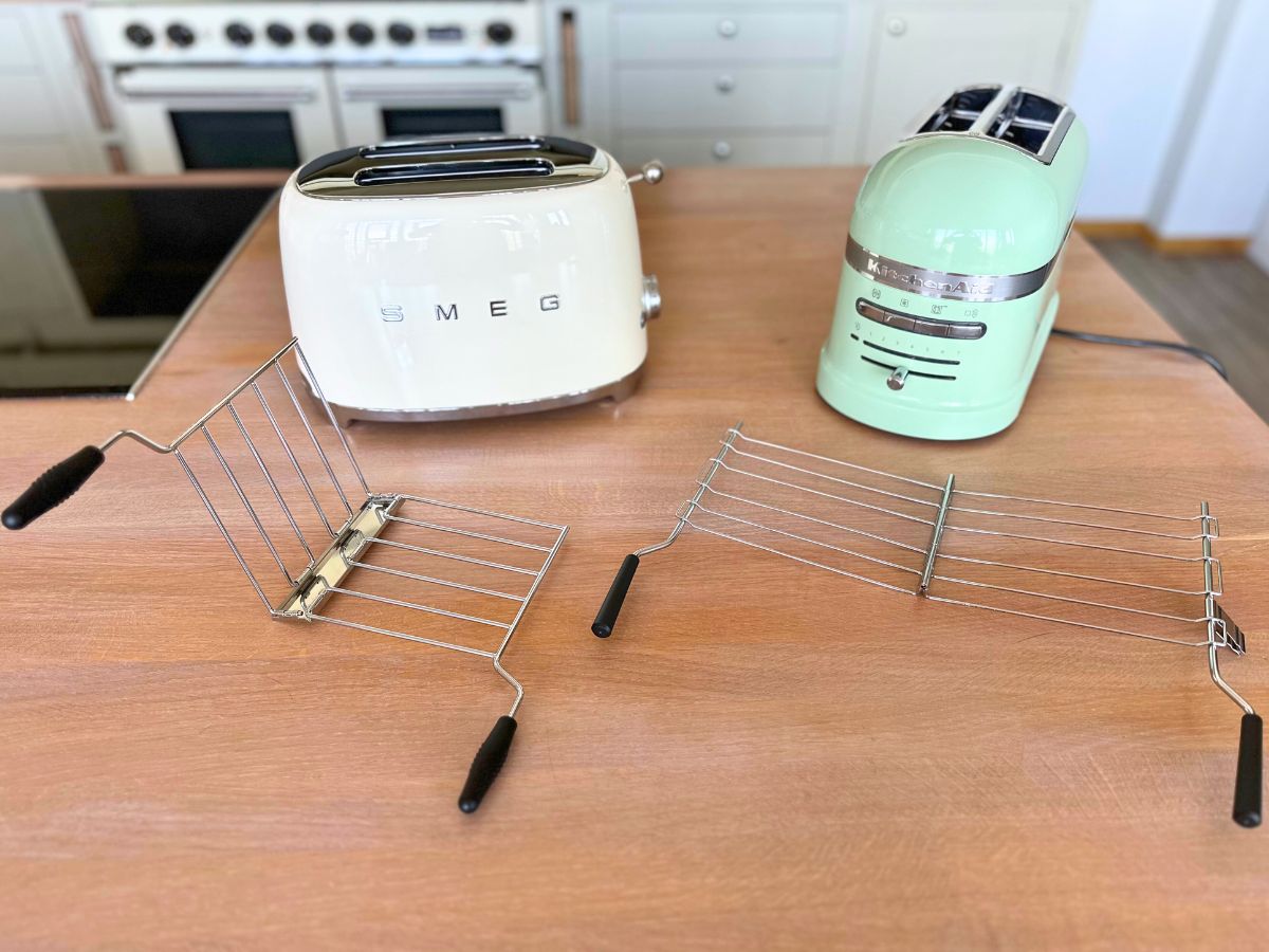 Sandwichzange für Toaster von Smeg vs. KitchenAid