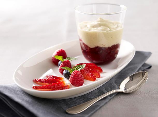 Sangriagranite mit Vanillecreme und frischen Beeren Rezept Sangriagranite mit Vanillecreme und frischen Beeren Rezept