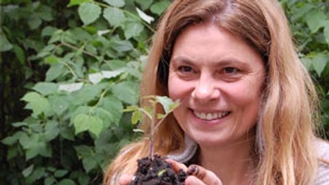 Sarah Wiener unterstützt Rettet unsere Böden - Foto: NABU / N.Flöper
