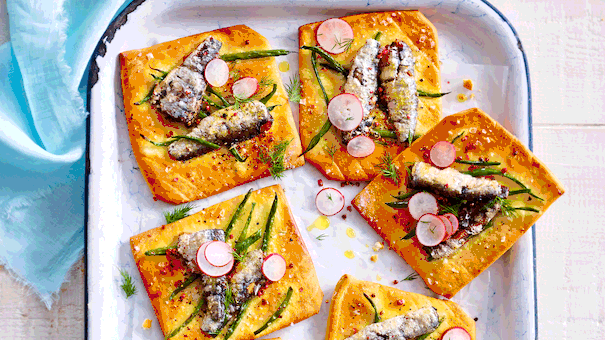 Sardinen-Pizzetti mit Prinzessbohnen Rezept - Foto: LECKER @ Bauer Media Group Sardinen-Pizzetti mit Prinzessbohnen Rezept - Foto: LECKER @ Bauer Media Group