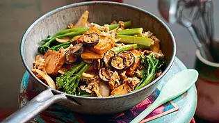 Satay-Tofu mit Brokkolini Rezept - Foto: LECKER @ Bauer Media Group Satay-Tofu mit Brokkolini Rezept - Foto: LECKER @ Bauer Media Group