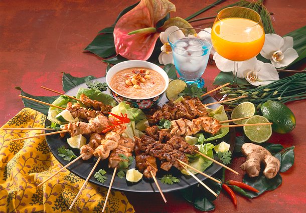 Saté-Spießchen mit Erdnusssoße Rezept Saté-Spießchen mit Erdnusssoße Rezept