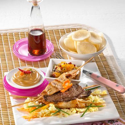 Saté-Spieße mit zwei Dips Rezept Saté-Spieße mit zwei Dips Rezept