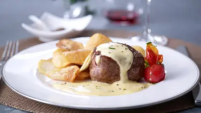 Sauce béarnaise zu Filetsteak Rezept - Foto: LECKER @ Bauer Media Group
