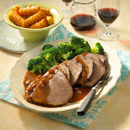 Sauerbraten mit Broccoli und Kroketten Rezept Sauerbraten mit Broccoli und Kroketten Rezept