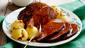 Sauerbraten vom Wildschwein mit Rotkohl Rezept - Foto: LECKER @ Bauer Media Group