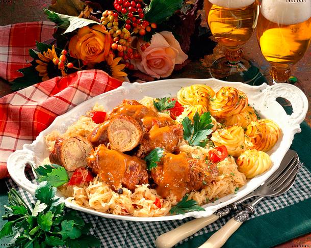 Sauerkraut gefüllte Schweinerouladen Rezept Sauerkraut gefüllte Schweinerouladen Rezept
