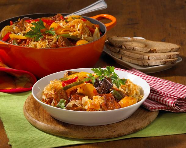 Sauerkraut-Gulasch-Eintopf Rezept Sauerkraut-Gulasch-Eintopf Rezept