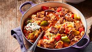Sauerkraut-Gulasch-Topf mit Chili-Gnocchi Rezept - Foto: House of Food / Bauer Food Experts KG