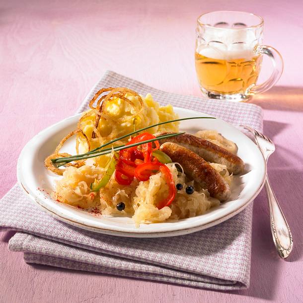 Sauerkraut mit Rostbratwürstchen Rezept Sauerkraut mit Rostbratwürstchen Rezept