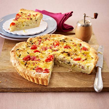 Sauerkraut-Quiche mit Schinken, Porree und Kirschtomaten Rezept