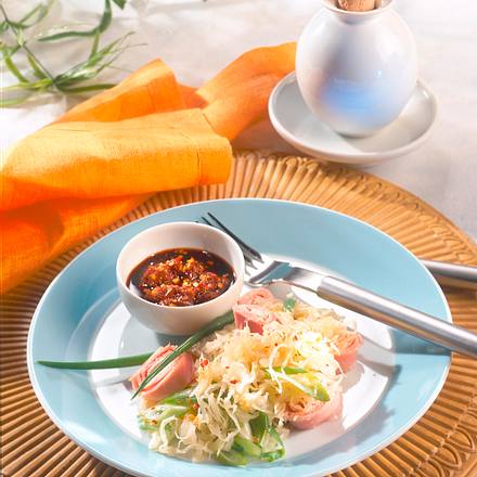 Sauerkraut-Salat mit scharfem Dip Rezept Sauerkraut-Salat mit scharfem Dip Rezept